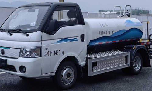 藍(lán)牌純電動(dòng)2.5噸灑水車